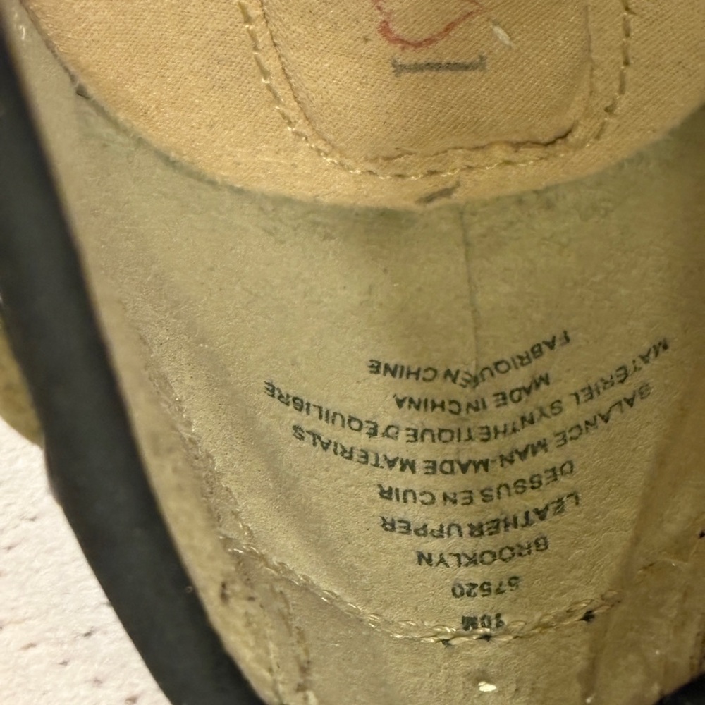 Navy & Tan leather moccasin look shoes with floral cut out design - size… - Picture 3 of 9